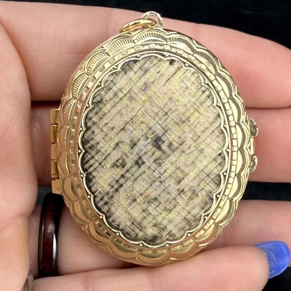 Vintage Coro Locket Gold Tone Large Signed - Picture 3 of 9